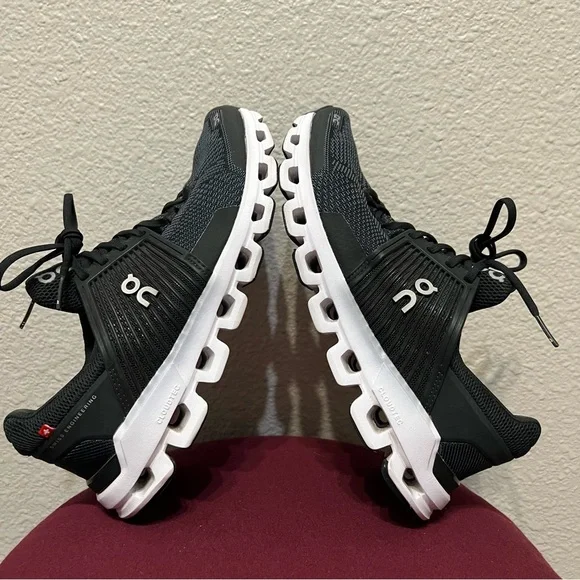 On Cloudswift Women’s Road Running Shoes Size 7 Black And White Lace Up - Picture 2 of 7